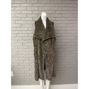 Altar’d State Faux Fur Longline Rose Pattern Vest Size L